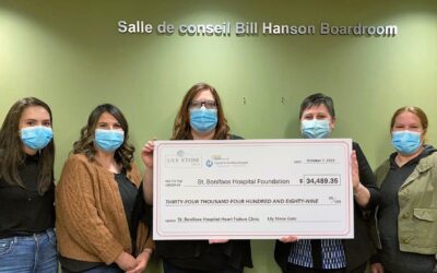 Pour exprimer sa gratitude, elle rend hommage à ses parents