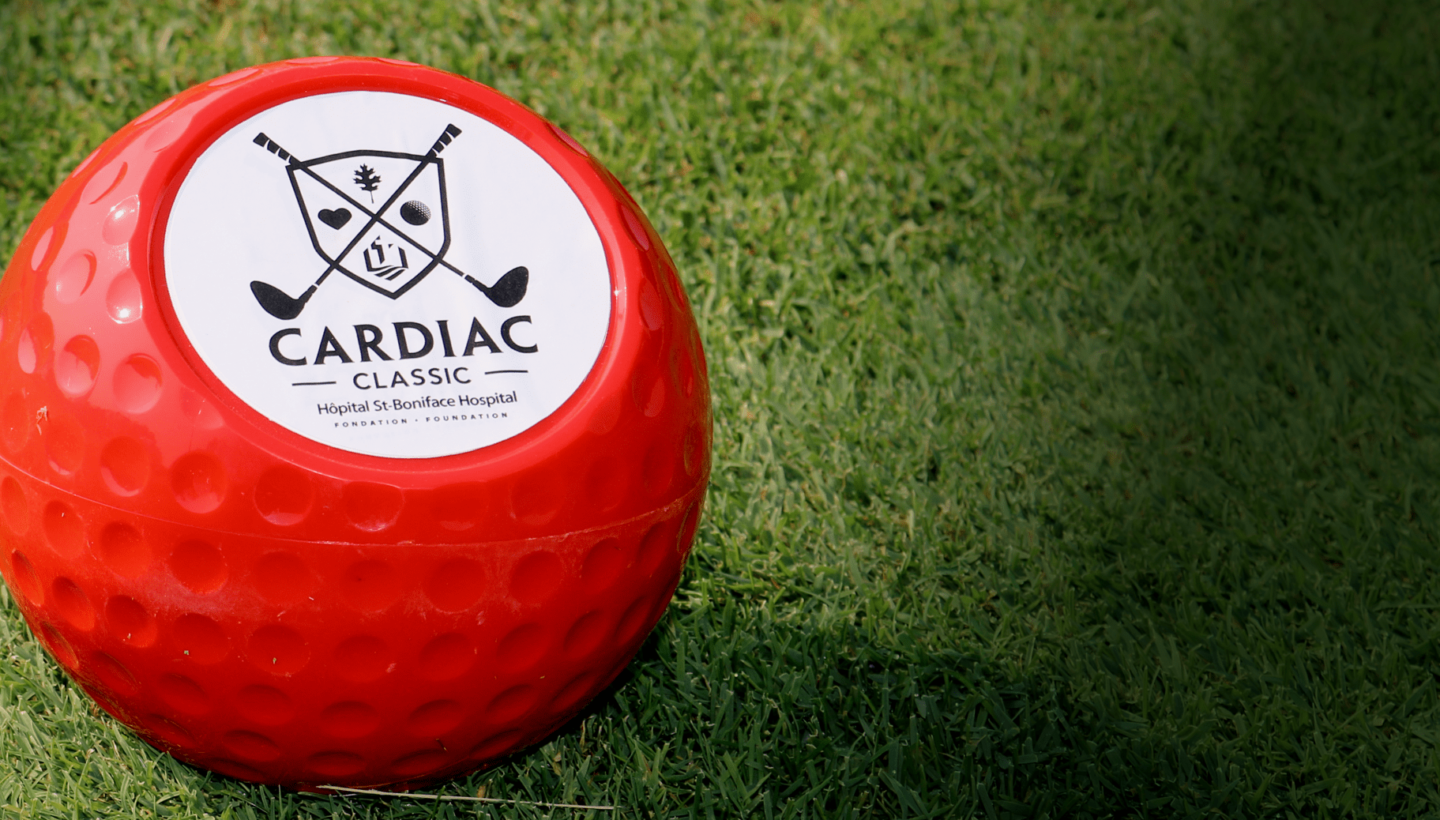 golf-ball-on-grass-background-1440×820