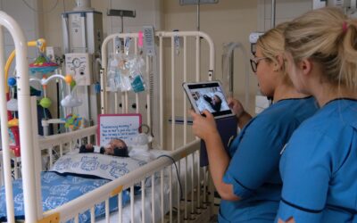 Une mère fait l’éloge d’une application vidéo permettant aux parents de rester en contact avec leur bébé à l’UNSI